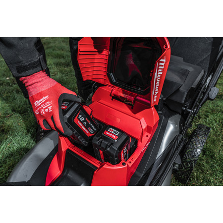 Cortacésped M18 FUEL™, capacidad de corte 53cm, sistema de autopropulsión 0,16-6,4km/h, 0 - 3.300rpm MILWAUKEE Ref.4933479584
